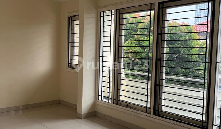 Rumah Permata Buana 136 M2 Harga Terbaik! 11