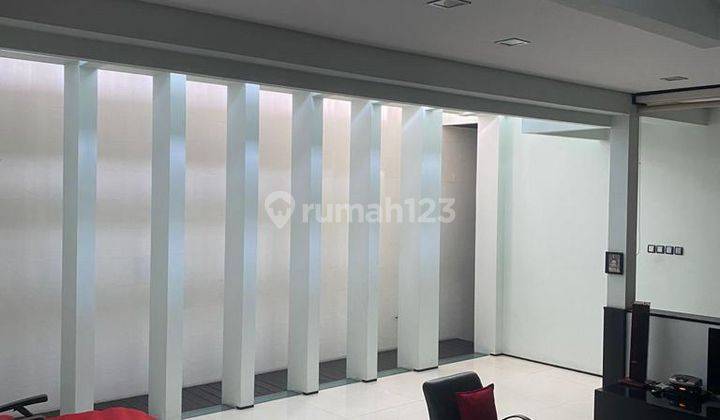 Lokasi Prime di Permata Buana ! Luas 250 m2 Bangunan kontraktor ! 3