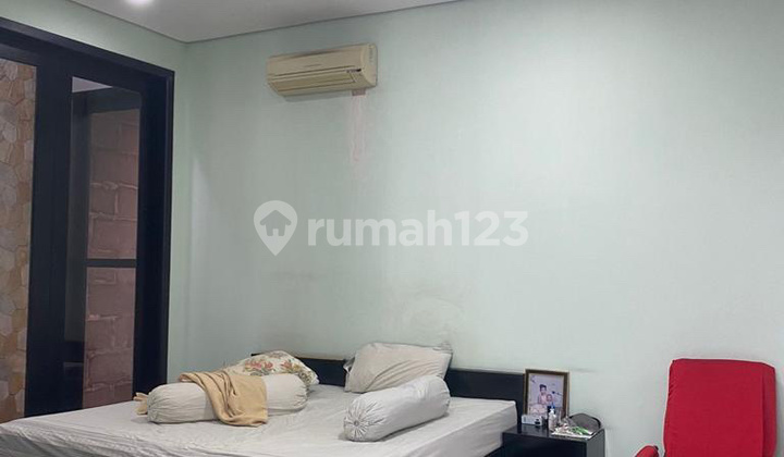 Lokasi Prime di Permata Buana ! Luas 250 m2 Bangunan kontraktor ! 10
