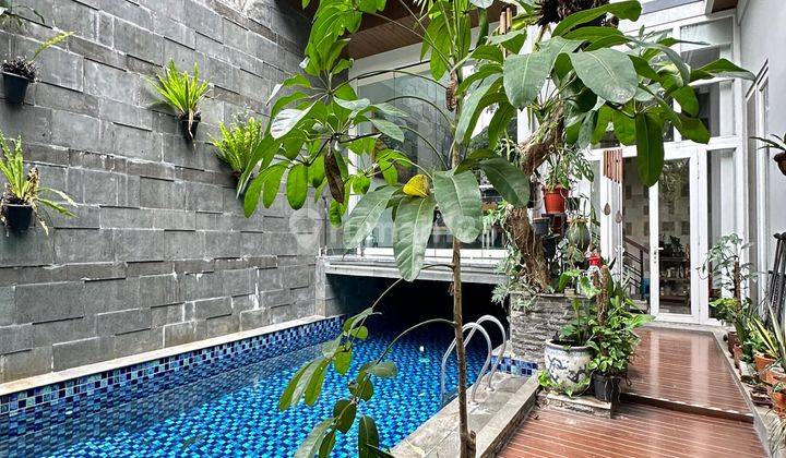 Rumah Tropical Permata Buana . Luas 272 m2 - Ada swimming pool 2