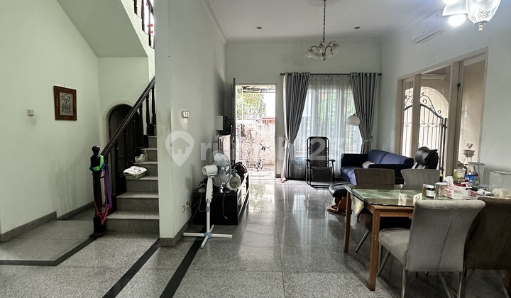Rumah Permata Buana Luas 267 M2 Posisi Hoek Siap Huni 2
