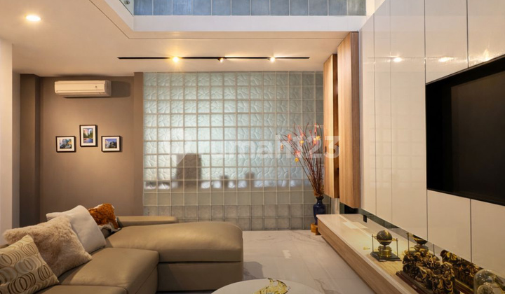 Rumah Permata Buana Luas 300 M2 Paling Homey