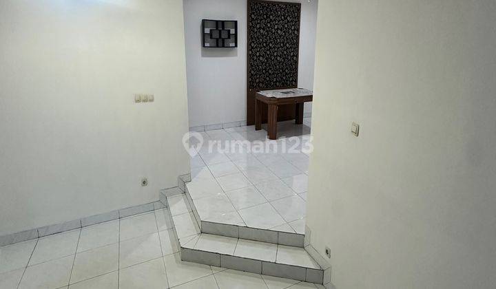 Rumah Permata Buana 257 M2 - Hoek ! Depan Taman Harga Wajib Nego 3