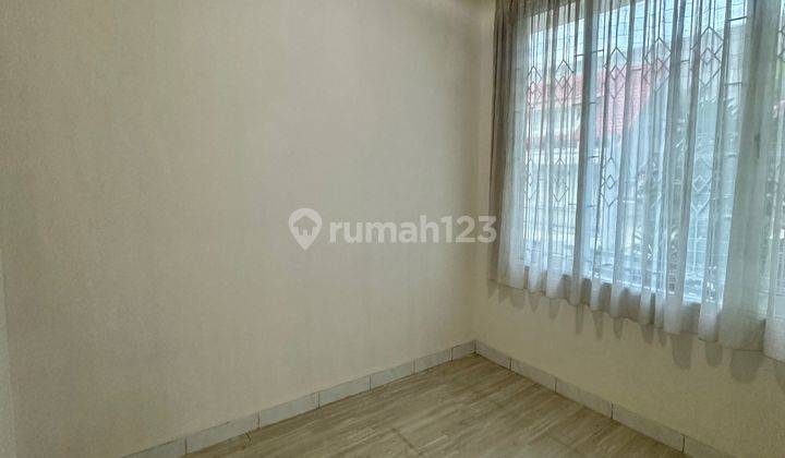 Rumah Permata Buana 257 M2 - Hoek ! Depan Taman Harga Wajib Nego 5