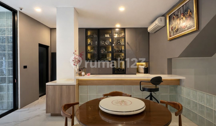 Rumah Permata Buana Luas 300 M2 Paling Homey
