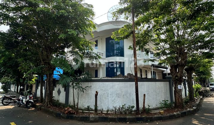 Permata Buana House 257 M2 - Corner Lot! Facing Park Price Must Be Negotiated