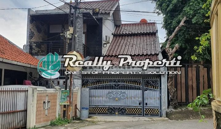 Dijual Rumah 2 Lantai Semi Furnished Luas dan Adataman Belakangdi Jatibening Baru Pondokgede Bekasi