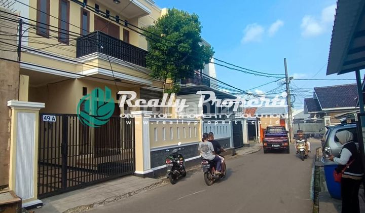 Disewakan Rumah 2 Lantai Pinggir Jalan di Jaticempaka Pondok Gede 2
