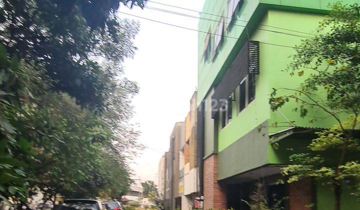 Ruko Lokasi STRATEGIS untuk Kantor, SIAP PAKAI dan FULL FURNISH 2