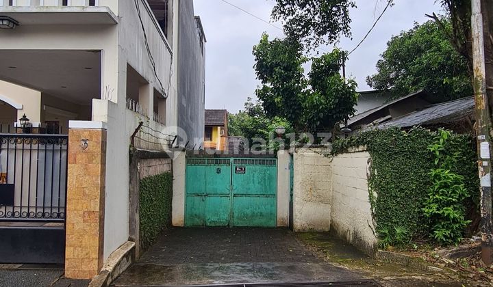 Rumah Asri Dan Nyaman Hadap Taman Kota Di Jakarta Selatan