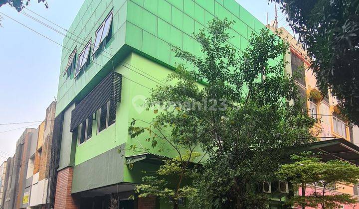 Ruko Lokasi STRATEGIS untuk Kantor, SIAP PAKAI dan FULL FURNISH 1