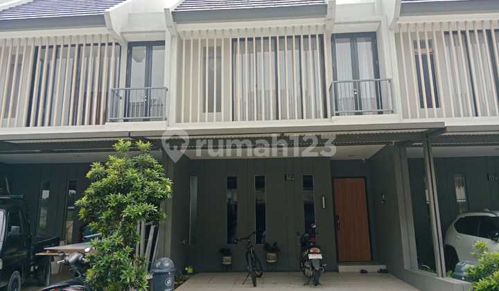 Rumah 3 Lantai Grandwisata 2 Living Lake Garden, Bekasi Timur 