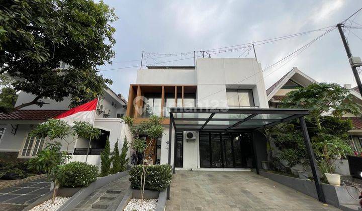 Disewakan Rumah Mewah 3 Lantai Private Pool Furnished 