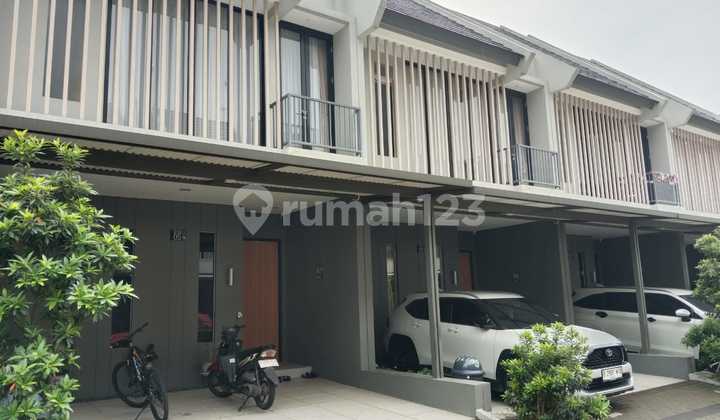 Rumah 3 Lantai Grandwisata 2 Living Lake Garden, Bekasi Timur  2