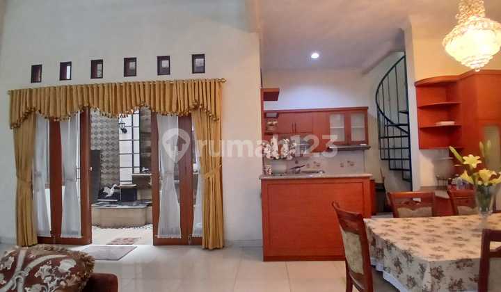 Rumah 2 Lantai Luas dan Siap Huni di Taman Puri Jatibening  2