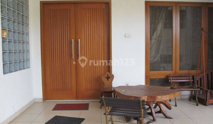 Rumah 3 lantai ada Kolam renang Modern Minimalis Jakarta Timur 2