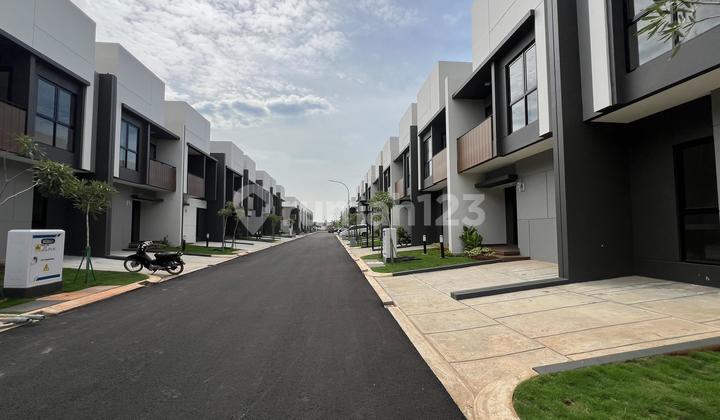 Ready-to-Occupy 2-Story House at Summarecon Crown Gading, Regia Residence, Tarumajaya 2