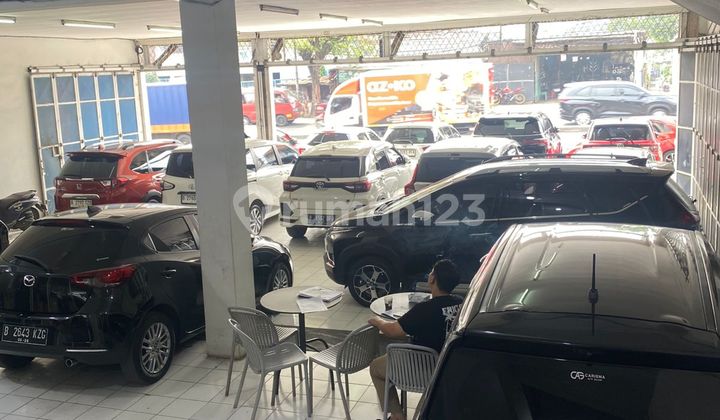 Showroom Mobil Strategis di Pinggir Jalan Sultan Agung, Bekasi 