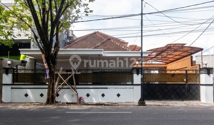 Rumah 2 Lantai di Jl. Yos Sudarso LT 405 M², Lokasi Strategis, Cocok untuk Hunian Premium & Investasi