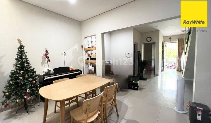 ruang makan rumah adem di tengah kota