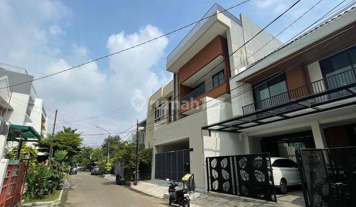 Rumah Modern Tropis Mewah 4 Lantai 8x18 Pulomas Jakarta Timur 1