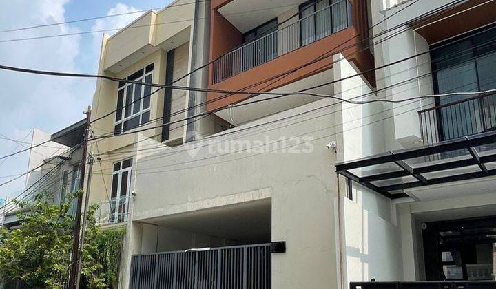 Rumah Modern Tropis Mewah 4 Lantai 8x18 Pulomas Jakarta Timur 2