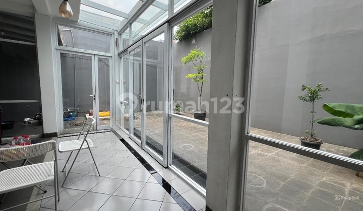 Strategic Shop House on the Edge of Villa Galaxy Main Road, Bekasi