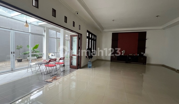 Strategic Shop House on the Edge of Villa Galaxy Main Road, Bekasi