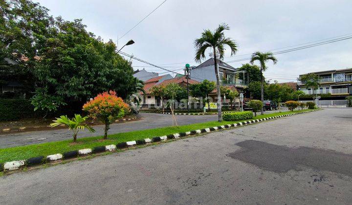 Rumah Hoek di Kemang Pratama Mawar KP2, Bekasi Parkir Luas 1