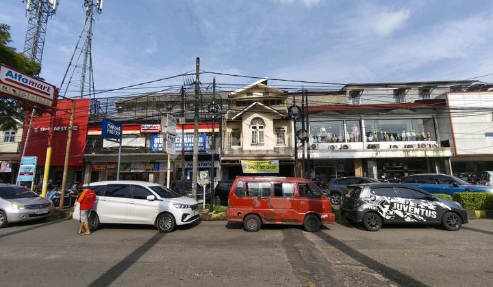 Rukan Galaxy Boulevard Strategically 1 Minute to Becakayu Toll Gate Rukan Galaxy Boulevard Strategically 1 Minute to Becakayu Toll Gate