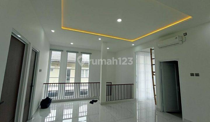 Brand New, One Gate, Semi Furnished Rumah Baru SHM Utara 2 Lantai 1