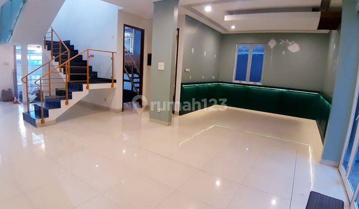 Siap Huni, Strategis, semi furnished, jalan lebar 1