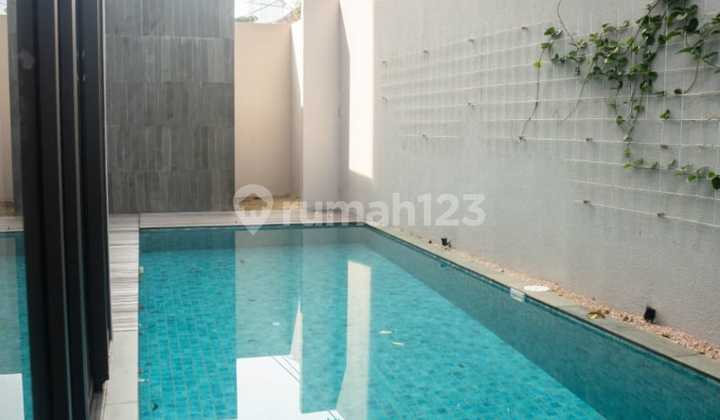 One Gate Strategis Siap Huni Lux Swimming Pool