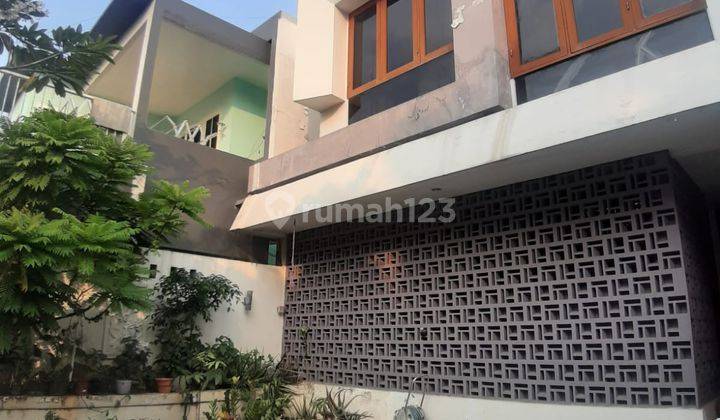 Rumah 2 Lantai Bagus SHM di Jl. Cikini, Bintaro Tangerang Selatan 1