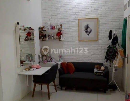 Rumah 2 Lantai Bagus Semi Furnished SHM di Jl Mawar Raya, Tangerang Selatan 1