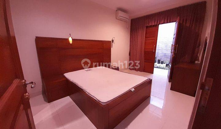 Rumah 3 Lantai Bagus Semi Furnished SHM di Kebayoran View, Tangerang Selatan 2