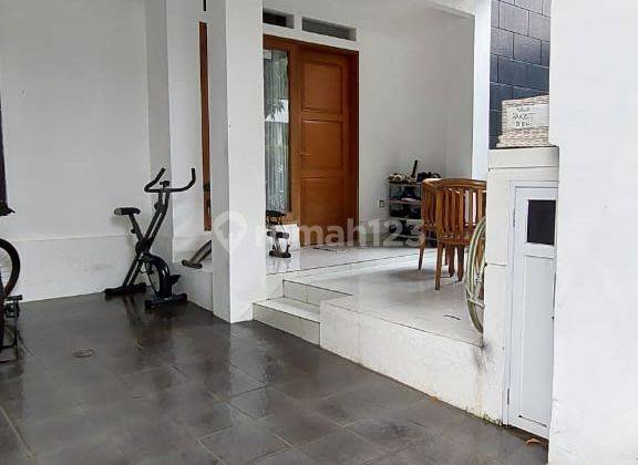 Rumah 2 Lantai Bagus Semi Furnished SHM di Mahagoni, Tangerang Selatan 1