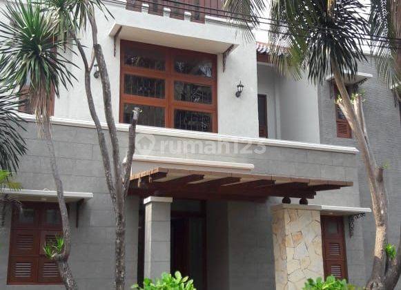 Rumah Mewah dg Kolam Renang di Sektor 8 Bintaro 2