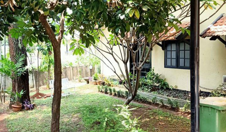 Rumah Lama Asri dan nyaman di Jln Kesehatan Bintaro Jak -Sel 2