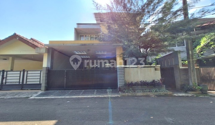 Strategis! Rumah 2 Lantai di Cinere Dekat Tol Brigif Semi Furnished