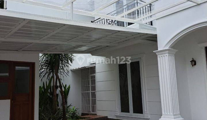 Rumah Modern 2 Lantai Dilengkapi Home Teater di Lebak Bulus 2