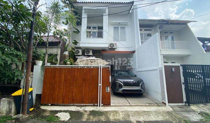 Rumah Minimalis 2 Lantai Super Homey Lokasi Strategis di Cinere 1