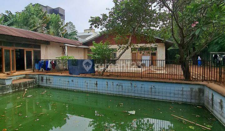 Rumah Hitung Tanah Super Luas Ada Kolam Renang di Kemang 2