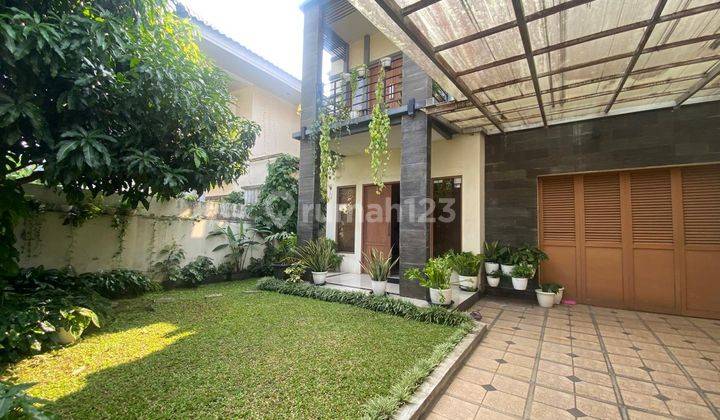 Rumah Modern Halaman Depan Belakang Luas di Lebak Bulus 1