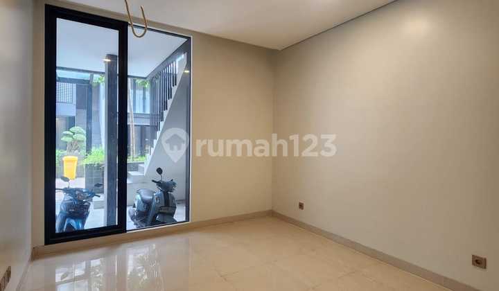 Rumah Modern 2 Lantai di Andara Halaman Depan Belakang 2