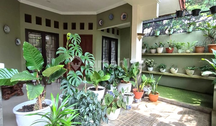 Rumah Homey di Pangkalan Jati 1 Lantai Hadap Barat