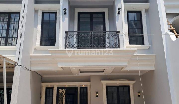 Rumah Brand New di Jagakarsa Desain American Classic 2