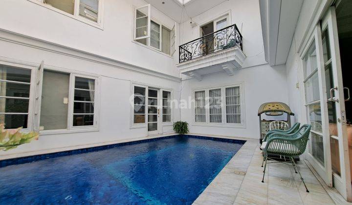 Rumah Klasik Modern Siap Huni Aman Ada Swimming Pool Dekat SCBD  1