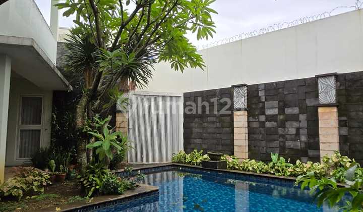 House with a Neat and Comfortable Swimming Pool in Cinere Complex.