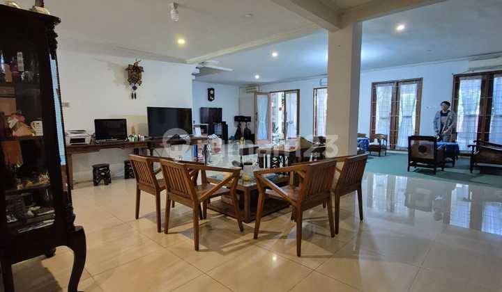 Rumah Semi Furnished Halaman Luas Lingkungan Tenang 2